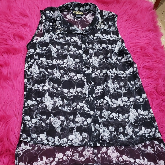 Skull Button Up Top - Picture 1 of 5